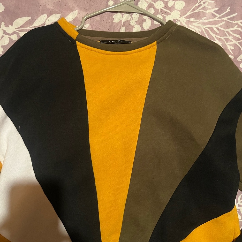 Women’s crop top sweater - Picture 2 of 3